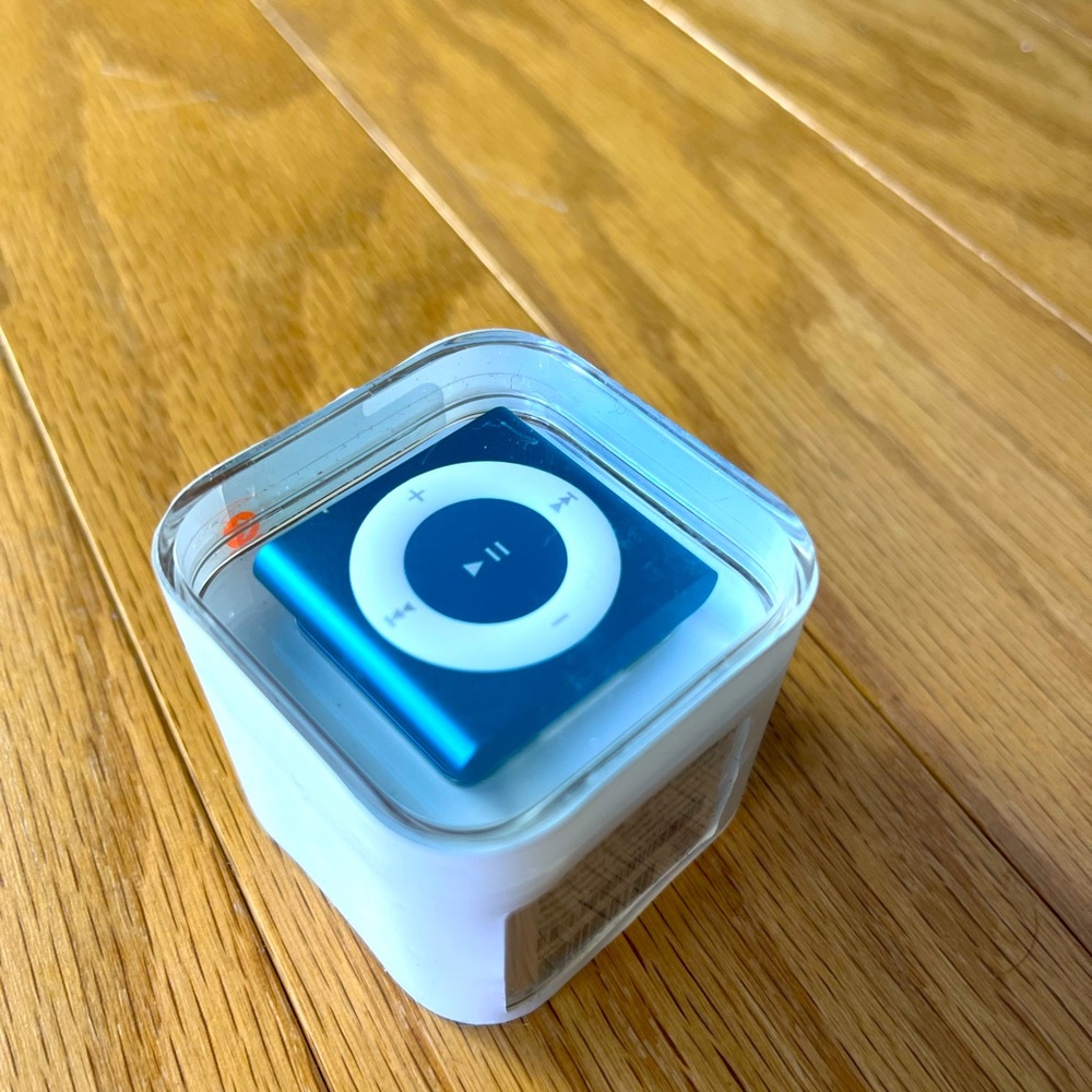 COPY - COPY - Brand new iPod shuffle 2 GB never opened in original packaging